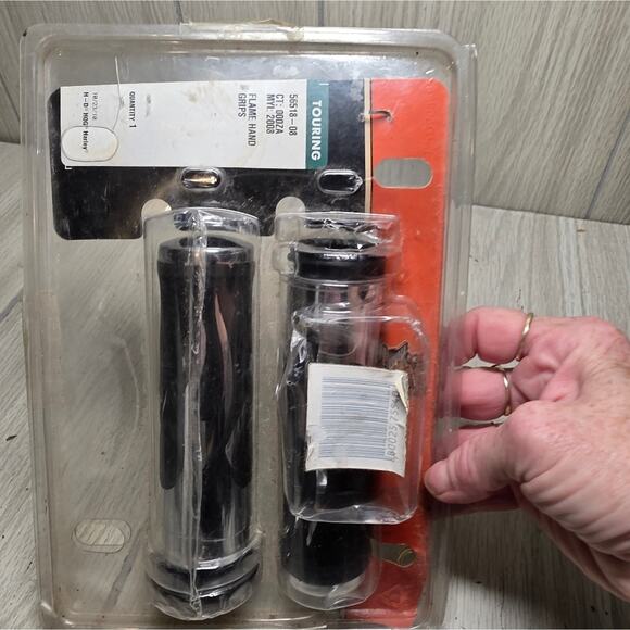 Harley Davidson Flame Hand Grips 2008-Later Touring Models 56518-08 Chrome/Black - Picture 11 of 11